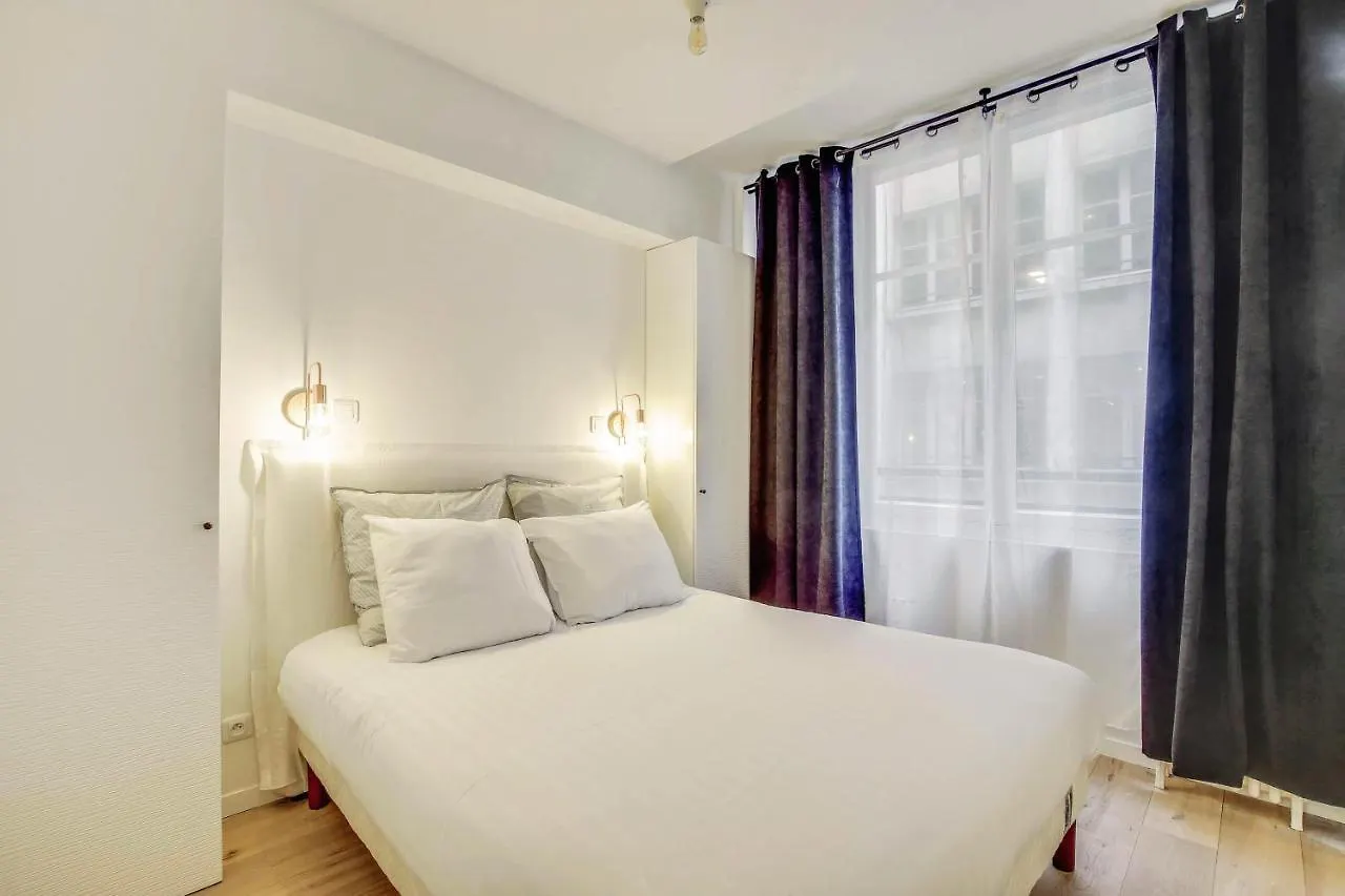 Lägenhet & Stylish Renovated Parisian / 6-8 Guests Paris