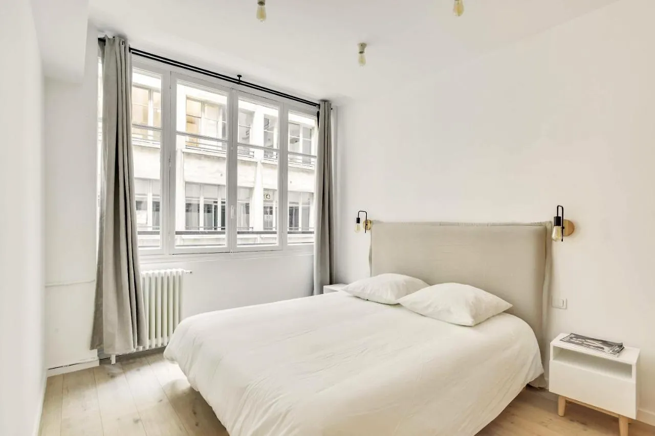 & Stylish Renovated Parisian / 6-8 Guests * Paris