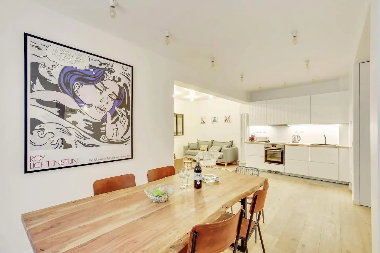& Stylish Renovated Parisian / 6-8 Guests * פריז